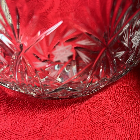Crystal bowl 8” round for that fancy luncheon, engagement party or decoration - Picture 4 of 8